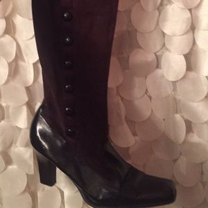 Size 9 brown y’all boots